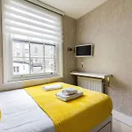 Stunning Modern 2-Floor House With 3 Ensuite Rooms