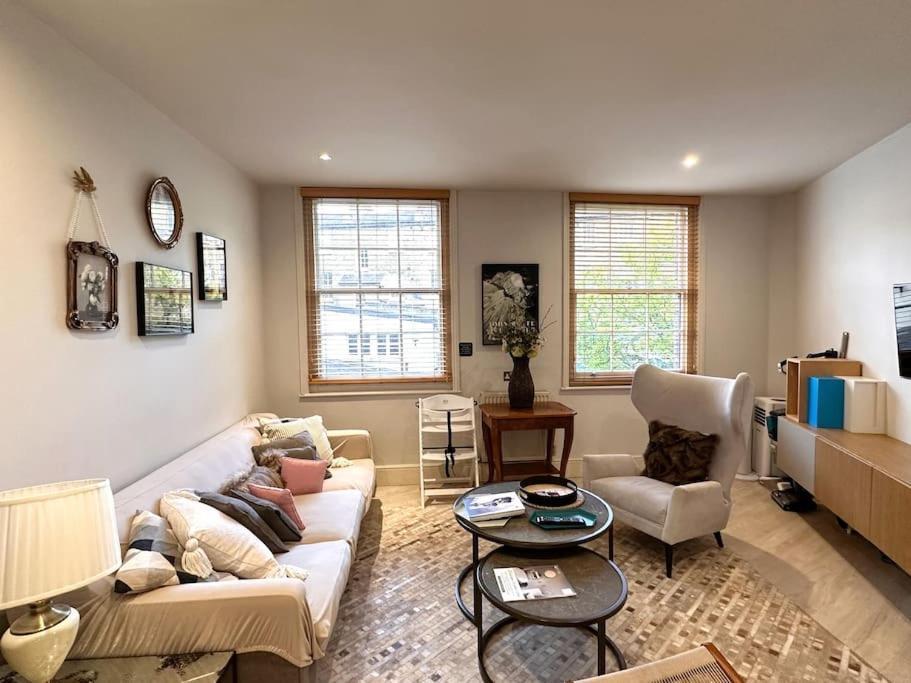 Stunning Modern 2-floor House With 3 Ensuite * Londra
