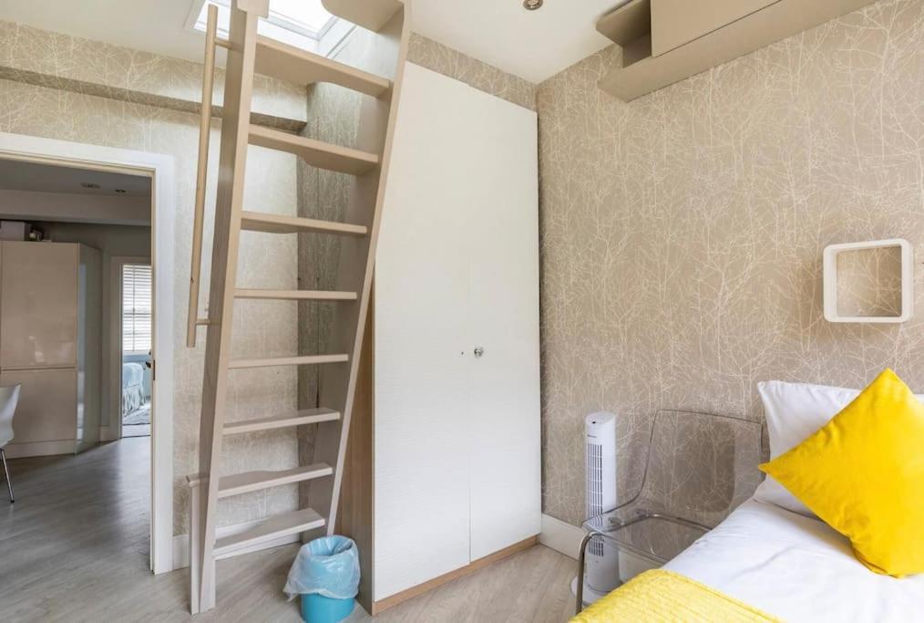 Stunning Modern 2-floor House With 3 Ensuite Londra