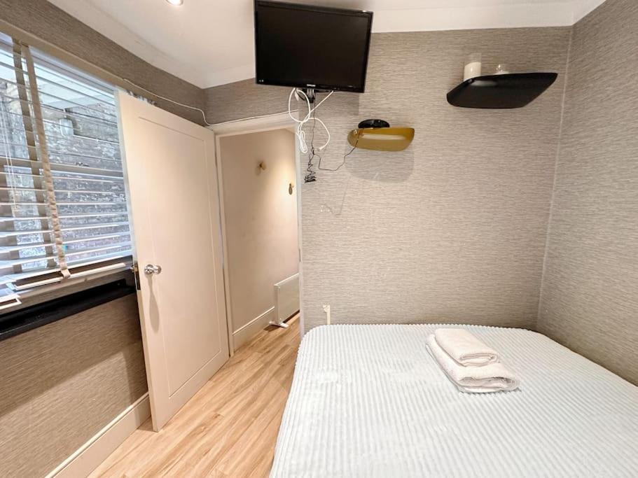 Stunning Modern 2-floor House With 3 Ensuite