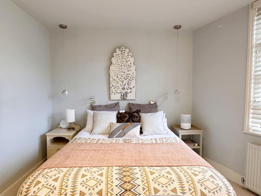 Stunning Modern 2-floor House With 3 Ensuite Londra