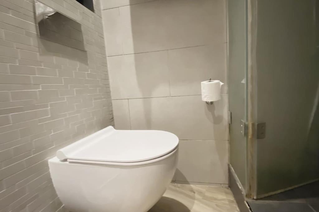 Villa Stunning Modern 2-floor House With 3 Ensuite