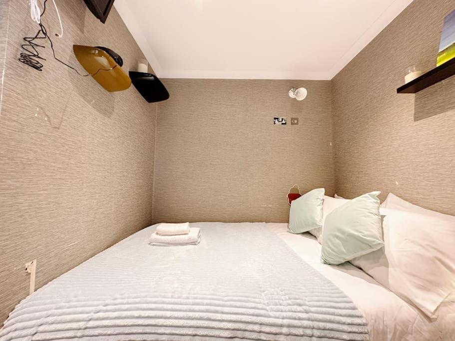 Stunning Modern 2-floor House With 3 Ensuite * Londra