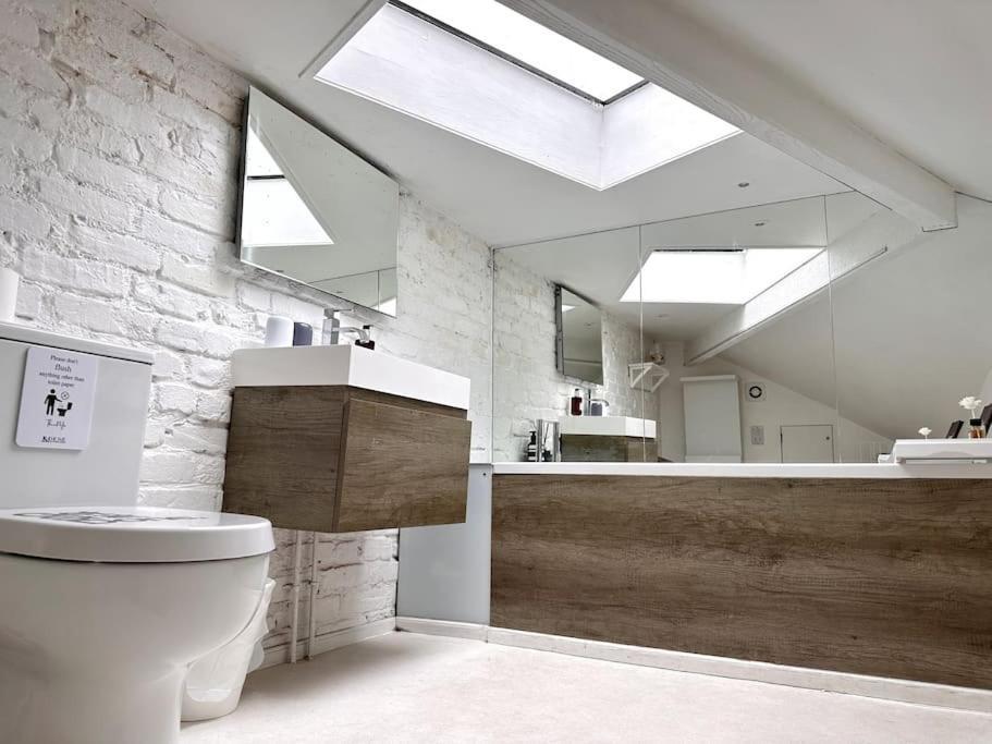 Stunning Modern 2-floor House With 3 Ensuite Villa *