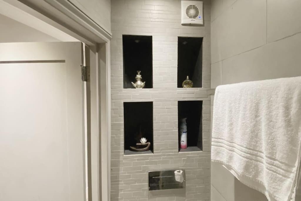 Stunning Modern 2-floor House With 3 Ensuite * Londra